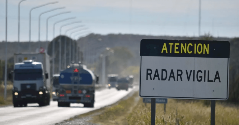 otro-radar-menos-en-neuquen:-estaba-camino-a-vaca-muerta-y-hasta-habia-multado-a-los-bomberos