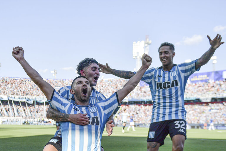 No pasaba desde Palermo: el récord goleador de Adrián «Maravila Martínez»