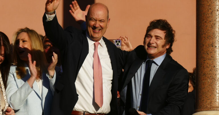 Tras echar a 36.000 empleados, ahora el Gobierno congela la planta del sector público nacional