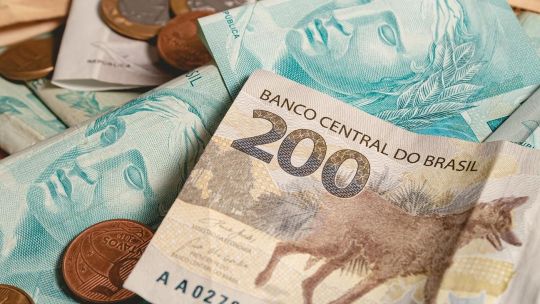 El real blue cerró a $205,75 para la compra y $226,75 para la venta este lunes 13 de enero 2025