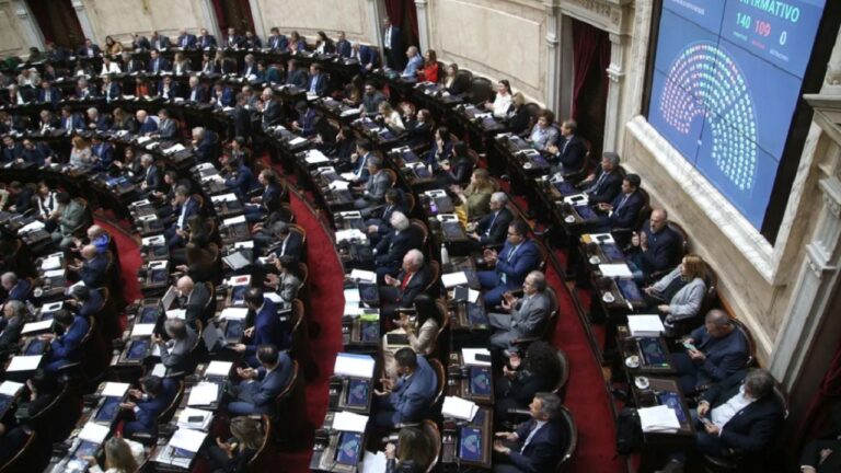 El gobierno emitió un decreto para oficializar las sesiones extraordinarias