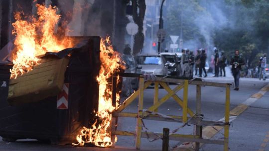 Para el Gobierno, los incidentes «fueron previsibles» y responsabilizó al «kirchnerismo y los barras»