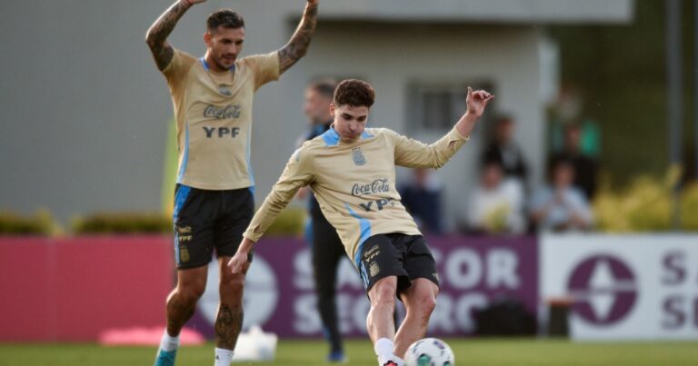 Paredes bancó a Julián luego del penal anulado: «No fue muy claro»