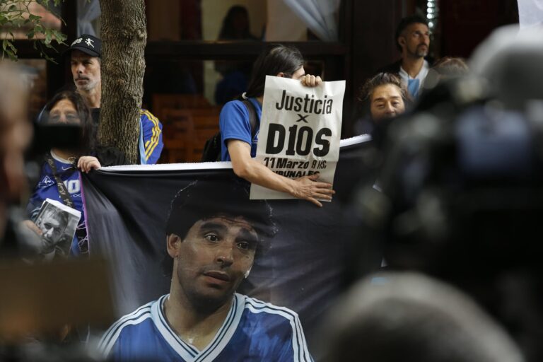 Declara el médico vecino de Diego Maradona que intentó auxiliarlo