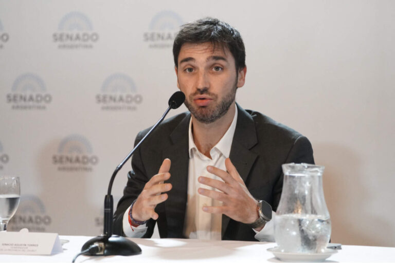 Torres denuncia a un juez por ordenar la cobertura de una cirugía de feminización