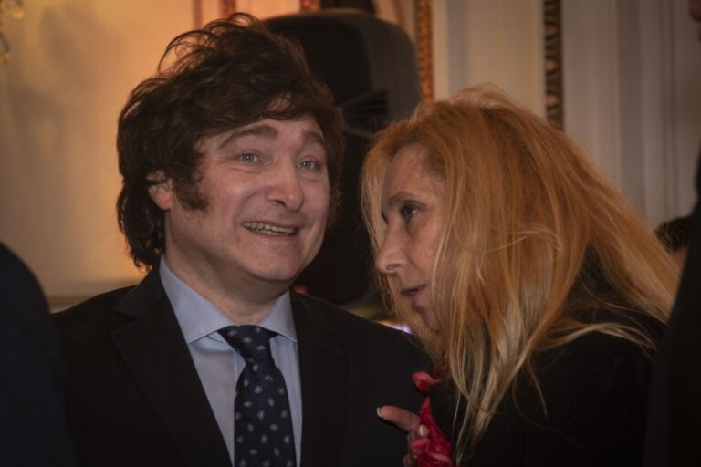 Milei desbordado porque Karina le rompió la relación con Macri y se le escapa el dólar