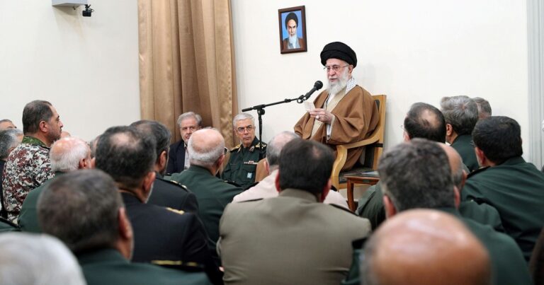 Fuerte protesta de Irán por el pedido judicial contra Khamenei