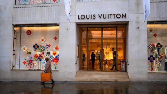 La caída del gasto en marcas de lujo tiene fuerte impacto en las ventas de LVMH