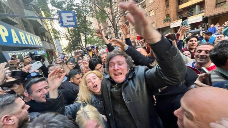 El Gobierno prende de nuevo la motosierra y prepara un mega decreto