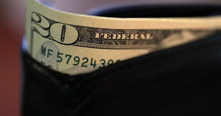 Dólar blue hoy: a cuánto cotiza este martes 22 de abril