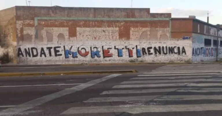 Crece la tensión en San Lorenzo: aparecieron pintadas exigiendo la renuncia de Marcelo Moretti