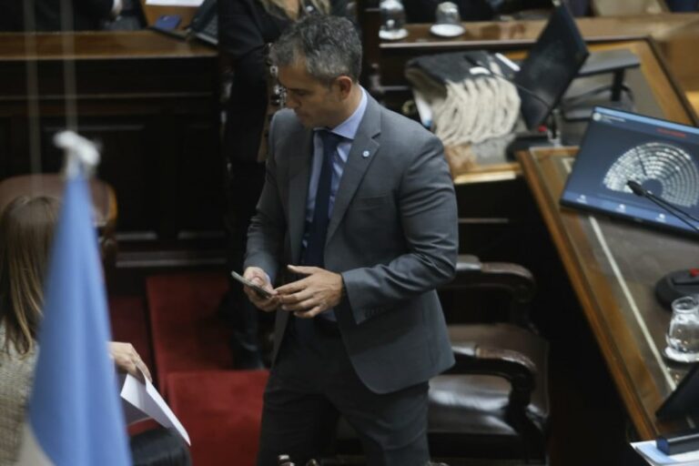 Jalil, Zamora y Llaryora voltearon la sesión para subir las jubilaciones