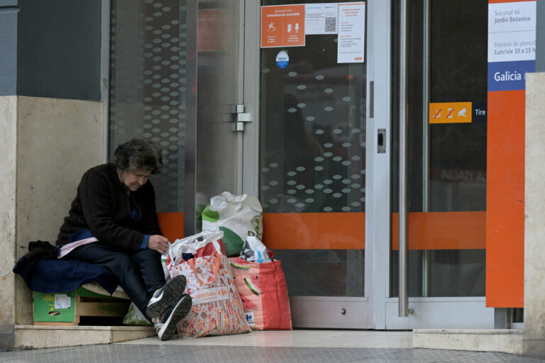 Llega el invierno y el gobierno se deslinda de las personas en situación de calle