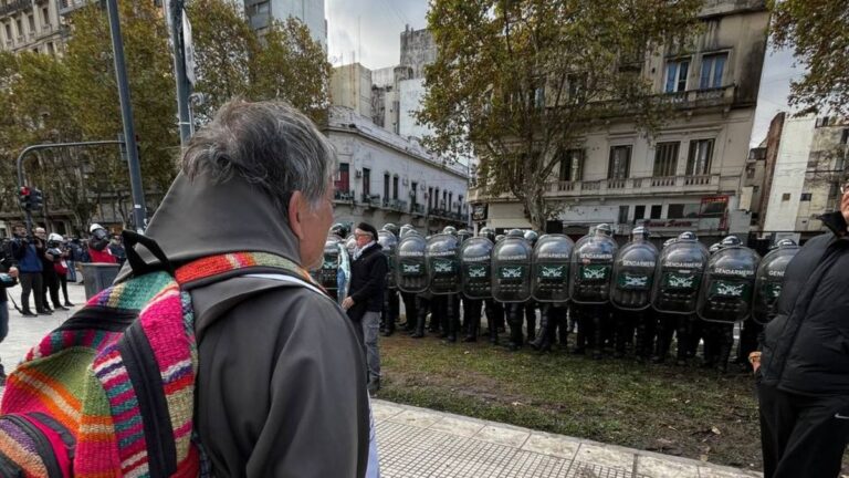 Jubilados, gremios y otros sectores marchan a Plaza de Mayo
