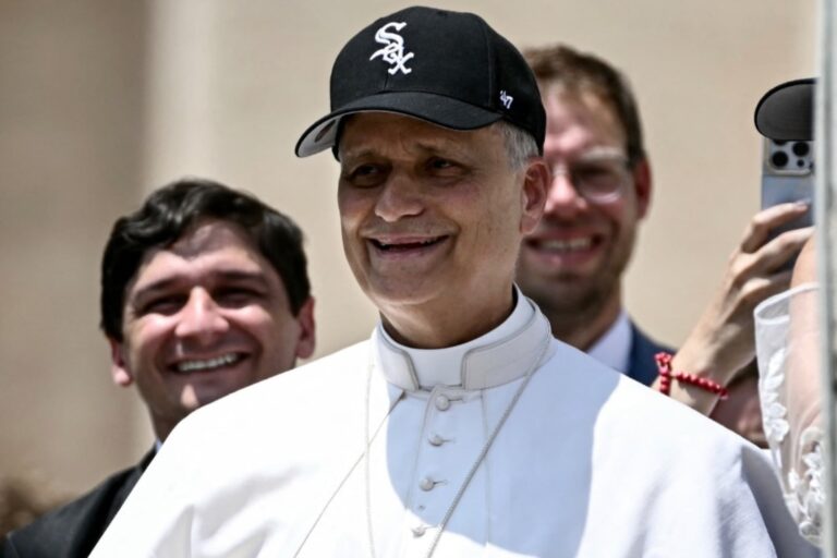 Orgulloso pelotero: la imagen viral del Papa en el Vaticano y su fanatismo por los White Sox