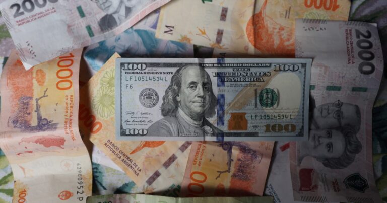 Con el dólar quieto en junio, el que apostó al peso ganó