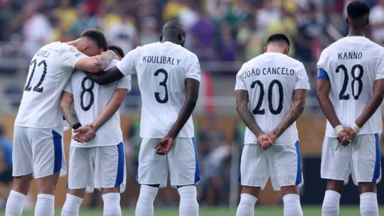 Lágrimas que lo dijeron todo: Cancelo y Neves, quebrados en el homenaje a Diogo Jota