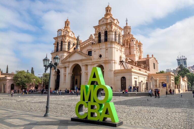 Córdoba, un nombre con muchas identidades que se unen a través de los libros