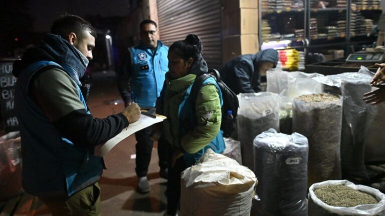 La Ciudad realizó operativos para desalojar manteros y desocupar las veredas