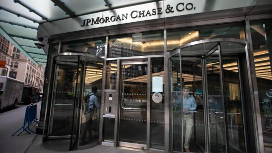 JPMorgan cobrará comisión a fintechs por acceder a datos de clientes