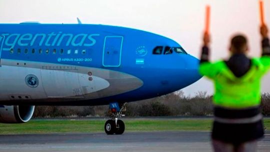 El Gobierno citó a una audiencia para intentar destrabar el conflicto en Aerolíneas Argentinas