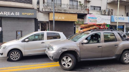 Robo cinematográfico de una camioneta en Floresta: persecución, disparos y detención