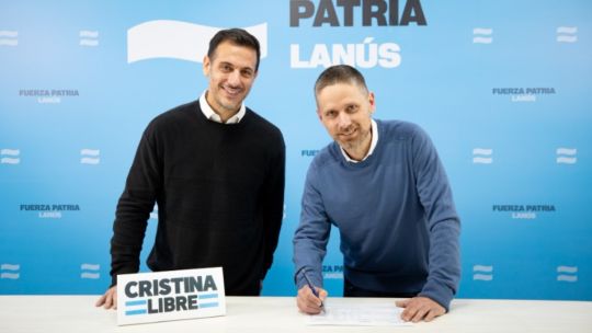El intendente que presentó a su candidato con el cartel de «Cristina libre» arriba de la mesa