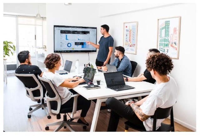 Un CEO que impulsa la innovación tecnológica es el que ejerce el liderazgo digital de manera innovadora