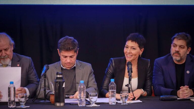 Foto de unidad: Axel Kicillof y Mayra Mendoza compartieron un acto en Quilmes