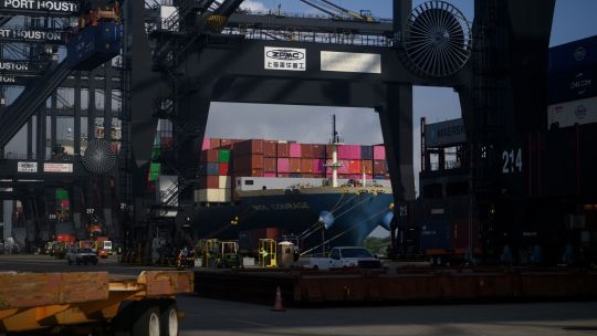 El precario contexto comercial está perjudicando el crecimiento, advierte el FMI