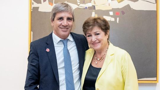 El FMI oficializó el cambio de metas de reservas para Argentina: cuánto tendrá que acumular hasta fin de año