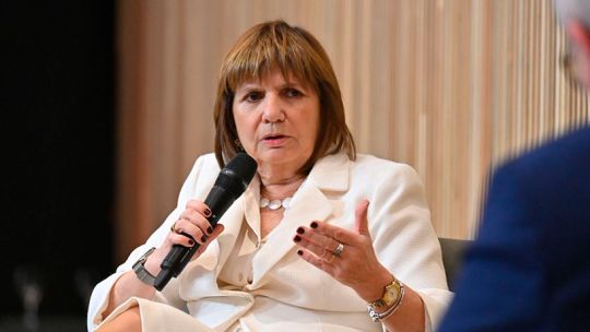 En modo «ministro de guerra cultural», Bullrich defendió el modelo en Córdoba
