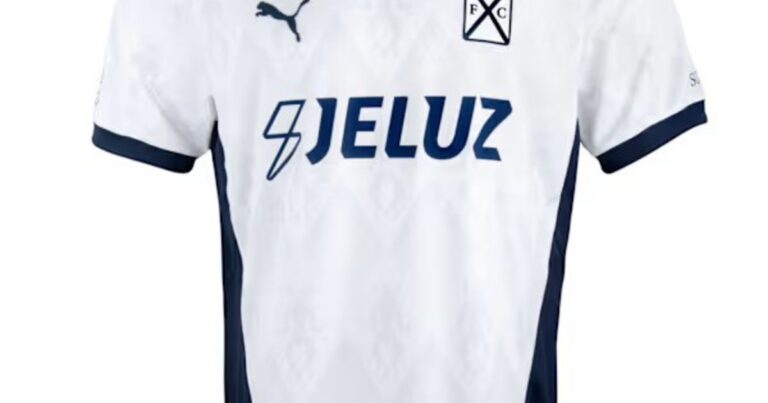 Camiseta de Independiente original en oferta y más ropa del Rojo con doble descuento: 40% OFF extra si llevás cuatro prendas