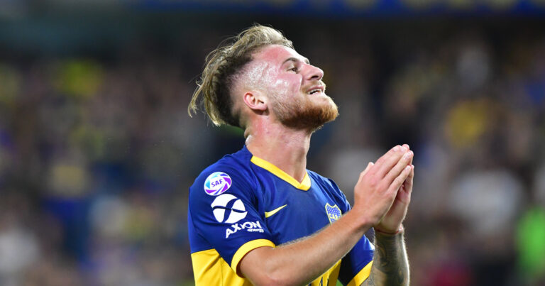 Alexis Mac Allister recordó cómo fue su salida de Boca y también cargó contra Riquelme: «No fue fácil porque el que tomó la decisión era mi ídolo»