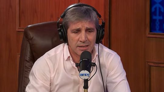 Toto Caputo, en Carajo con Gordo Dan: tasas por las nubes y «no todo marcha acorde al plan»
