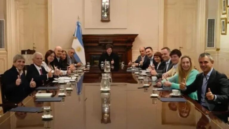 En la previa del cierre de listas, Javier Milei encabeza una reunión con su Gabinete en Casa Rosada