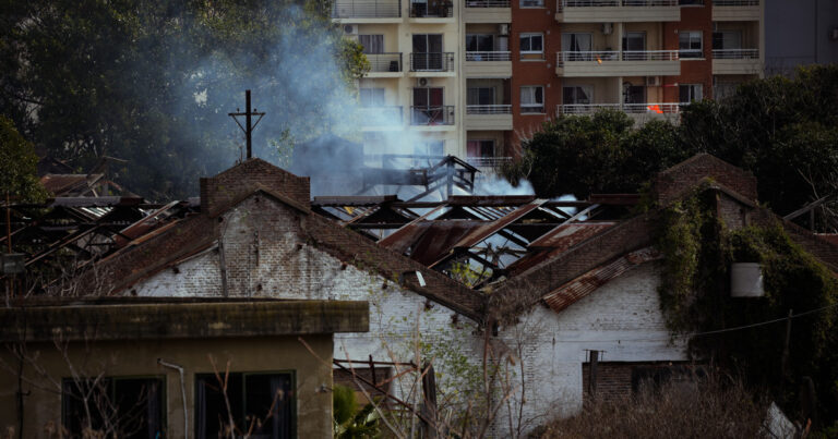 Feroz incendio en un galpón de Caballito: el humo pudo verse desde diversos puntos de la Ciudad