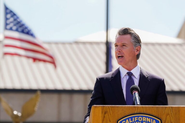 La ley firmada por Gavin Newsom en California que entra en vigor el 1 de septiembre y afecta las admisiones en universidades