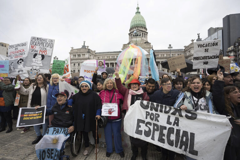 Marcha al Congreso: jubilados y colectivos por la discapacidad exigieron frenar los vetos de Milei
