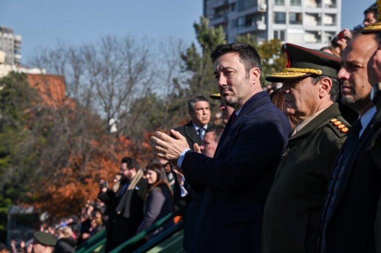 Petri firmó contratos millonarios con el laboratorio sospechado de coimas