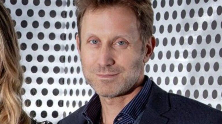 El empresario Jonathan Kovalivker se presentó en Comodoro Py y entregó su celular