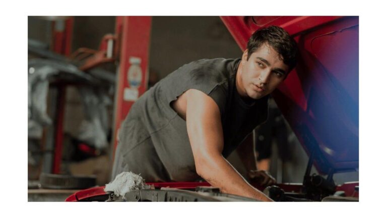 Cumplió la condena por un crimen que no cometió: de qué se trata Un hombre abandonado, la nueva película turca de Netflix