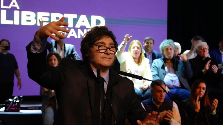 En pleno escándalo, Javier Milei encabeza una «caravana» libertaria por Lomas de Zamora