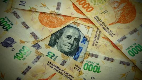 El gobierno dio precisiones sobre cómo seguirán las bandas del dólar y admitió que las tasas podrían impactar en el consumo
