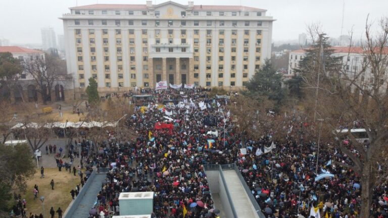 El ejecutivo adelanta la reforma del Estatuto del Empleado Público con rechazo de la oposición