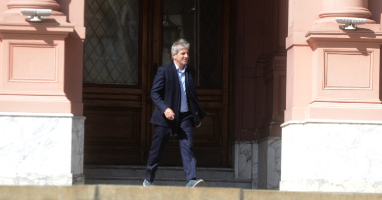 Señal al mercado: el Gobierno baja de 45 a 35% las tasas antes de una licitación de deuda clave