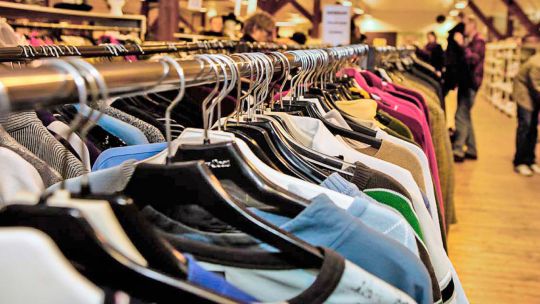 Alerta en la industria indumentaria: explotaron las compras «puerta a puerta» y se hunde la producción local