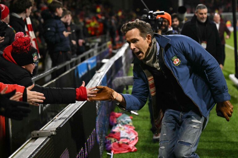 Wrexham, el club de Ryan Reynolds, eliminó por penales a Nottingham Forest en la FA Cup