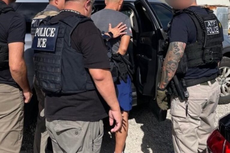 El ICE los mandó a Texas: la nueva orden de Trump contra los migrantes que no tramitaron su residencia a tiempo