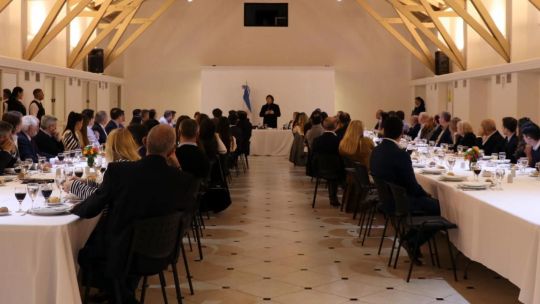 Cena de Olivos: Milei ameno, Sturzenegger en modo docente y un menú austero